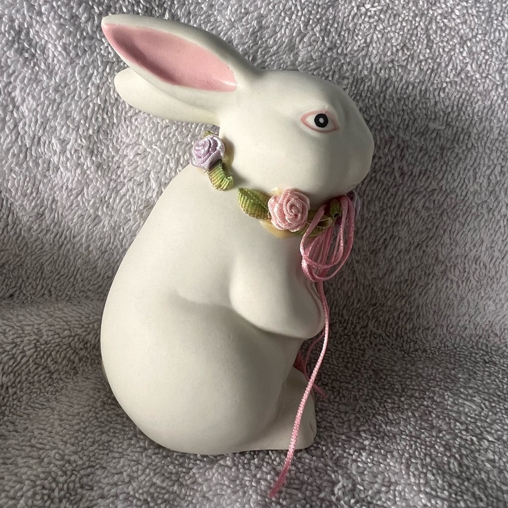 VINTAGE CERAMIC BUNNY STATUE- 1995